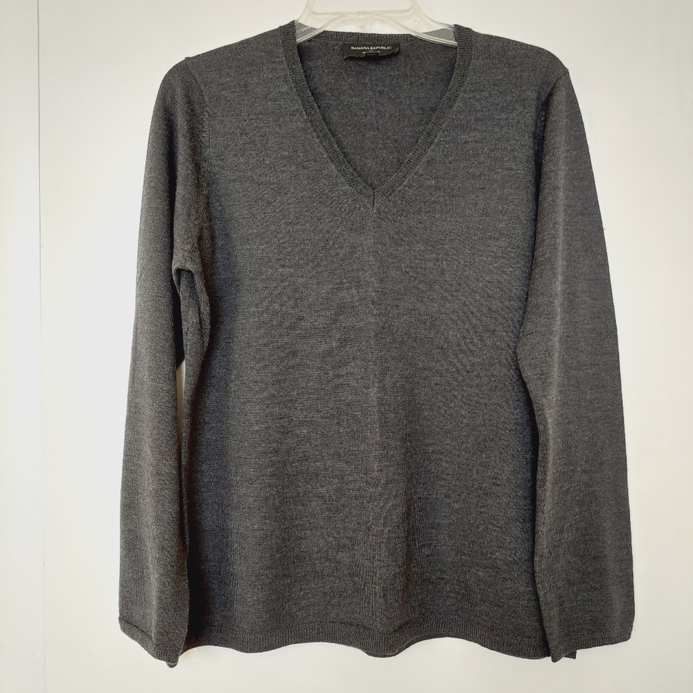 Banana Republic merino wool V- neck sweater size L. - Picture 9 of 9